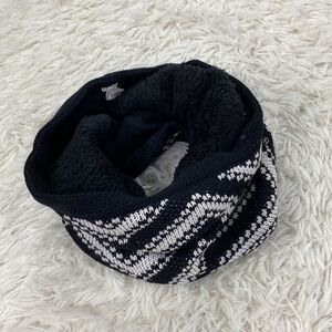 Lululemon Snow Amazing Neck Warmer *Sherpa Black / White